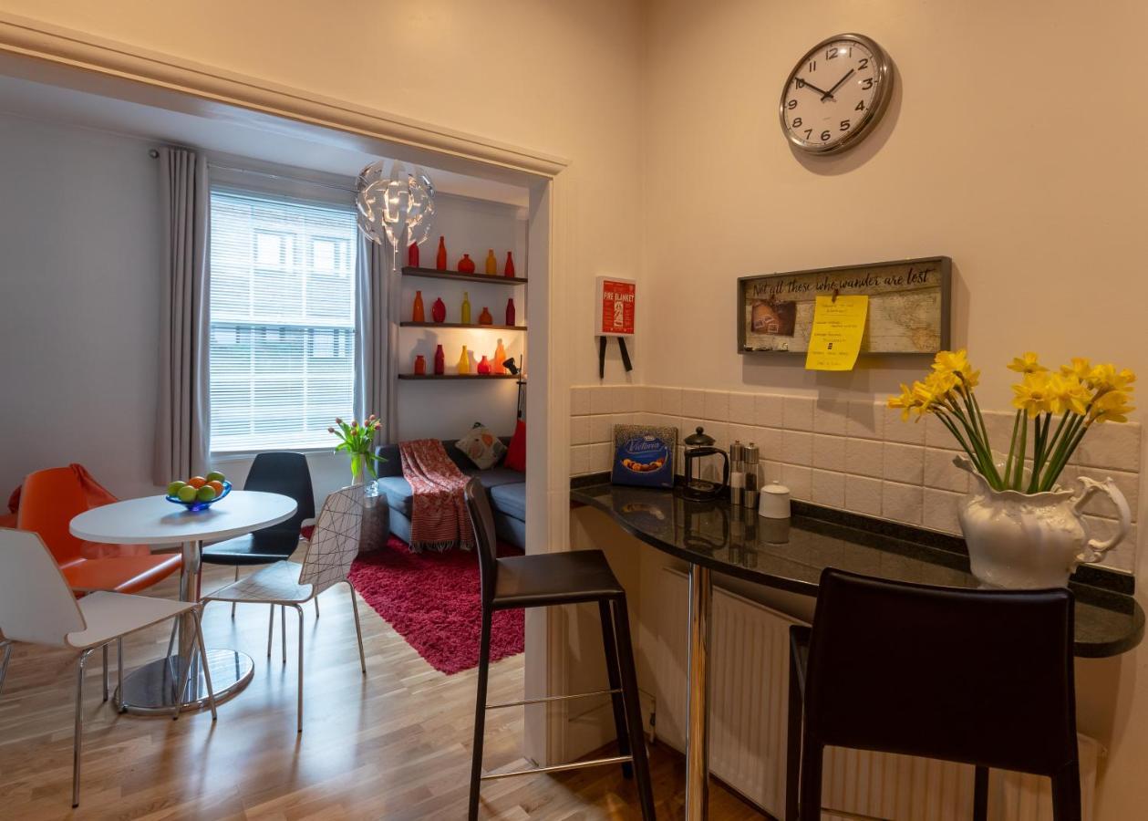 The Wanderlust - 1 Bedroom Apartment L Sleeps 4 With Sofa Bed L Prime Location Plus Free Wifi L Perfect For Business & Leisure Travelers L 15Percent Off Weekly & 20Percent Off Monthly Stays! Londen Buitenkant foto